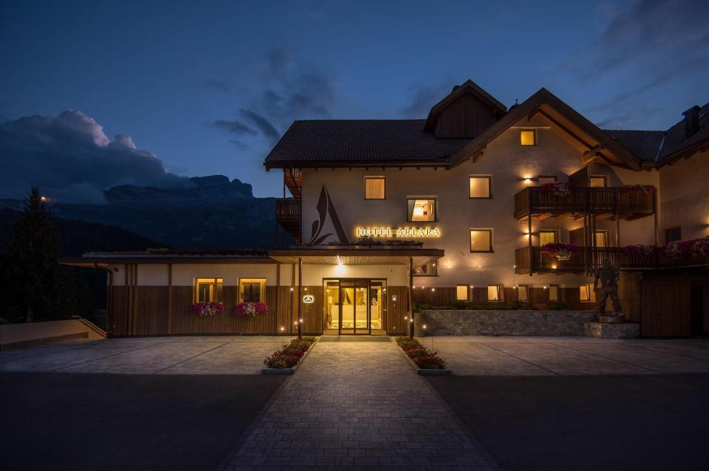 Hotel Arlara Corvara Exteriör bild