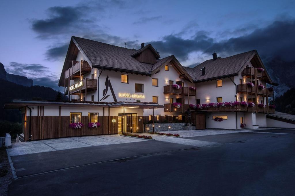Hotel Arlara Corvara Exteriör bild